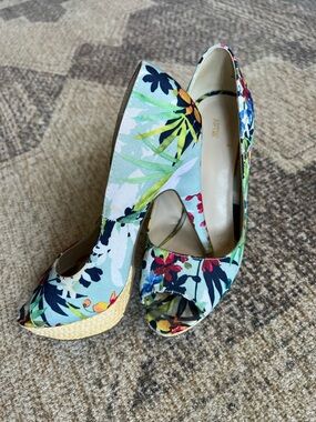 Apt. 9 Floral Peep-Toe platform stilettos in Light Blue Multi sz 9
